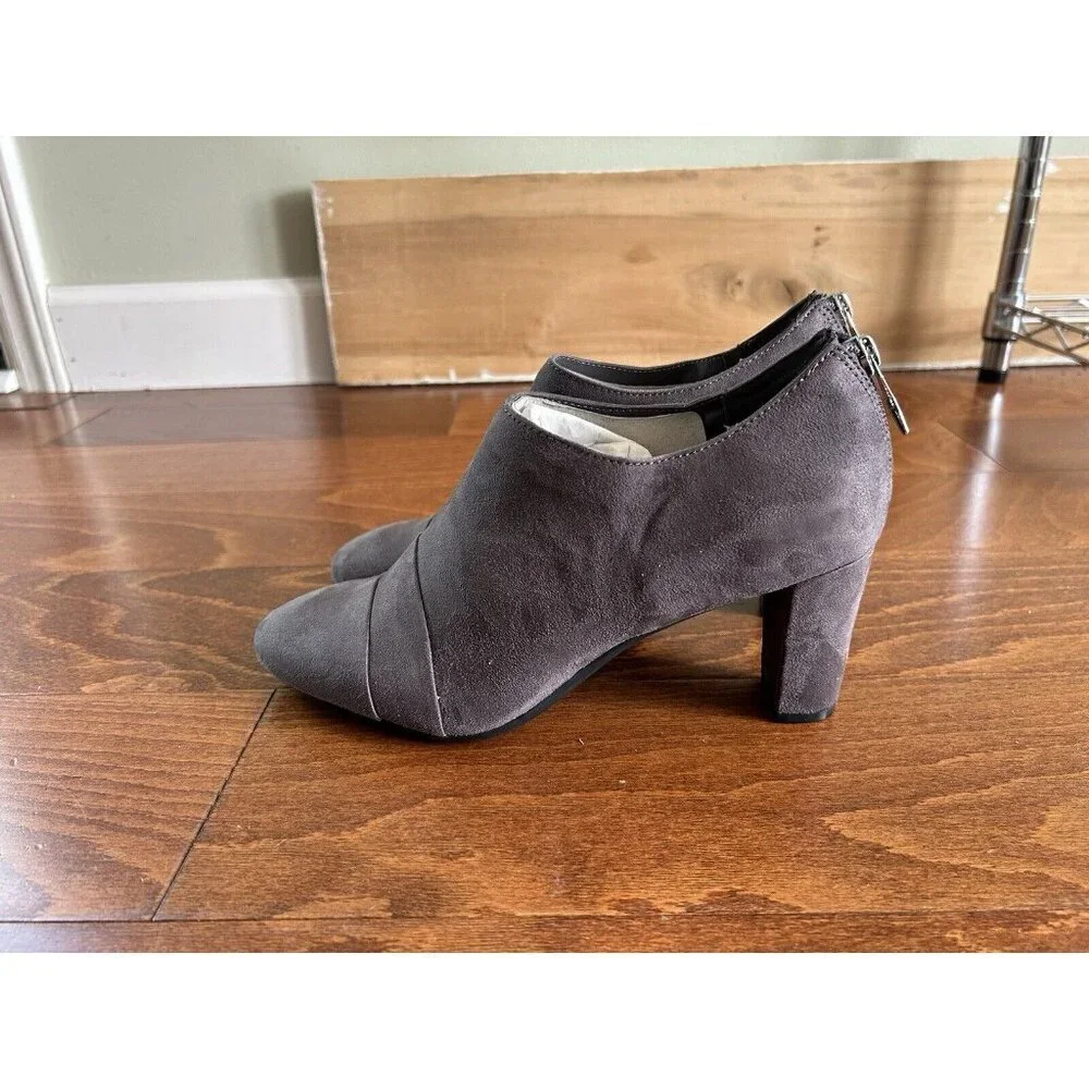 A2 by Aerosoles Sixth Avenue Booties Gray Suede Ankle Zip 10‎ M NEW